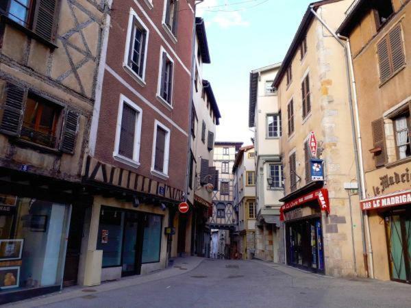 Le Medieval Thiers Bagian luar foto